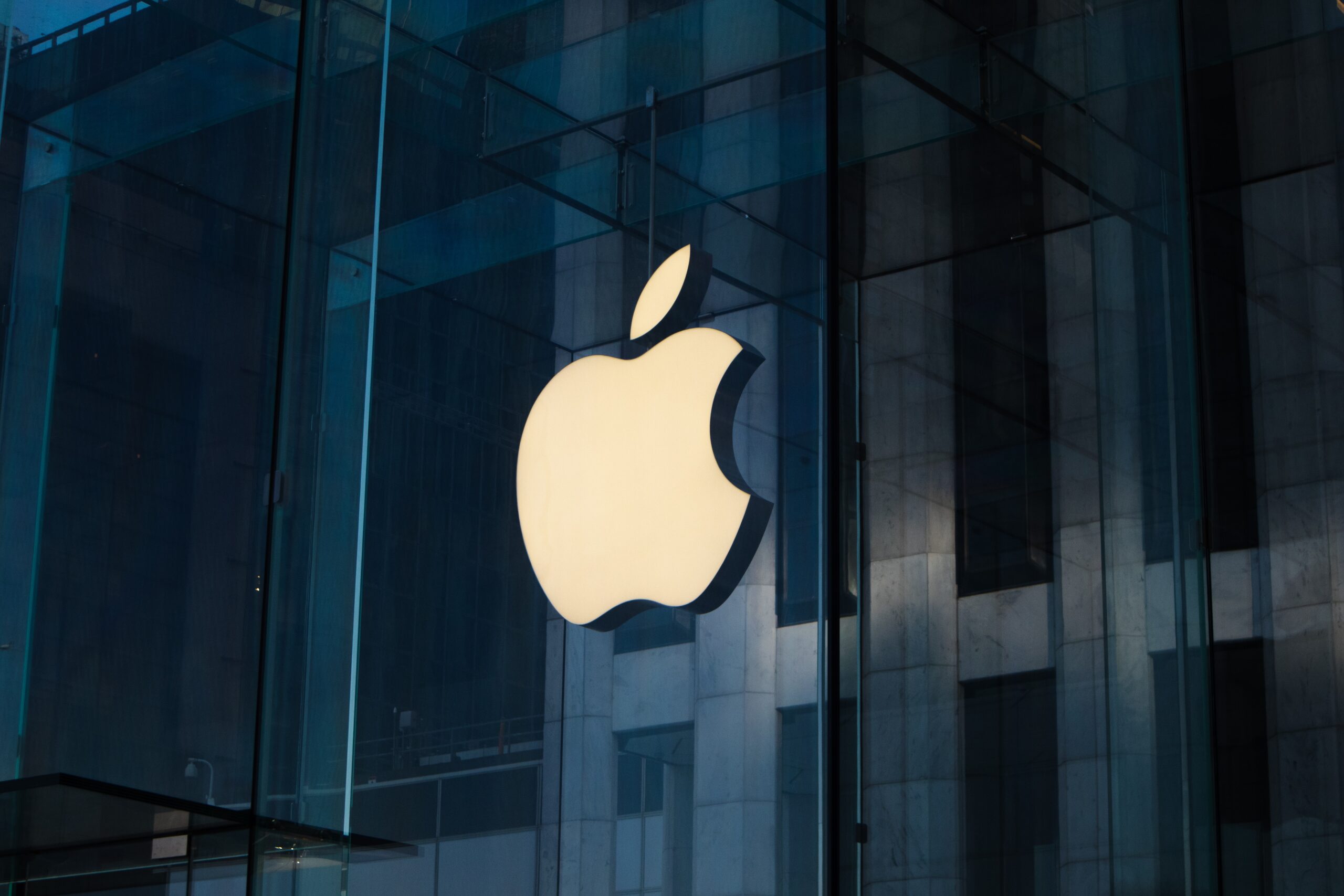 Apple Publishes New App Store Rules for Crypto with 30% Fee on NFTs
